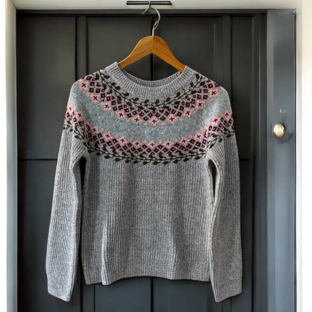 NWT Women’s Gray Isle Sweater! Large! NEW!